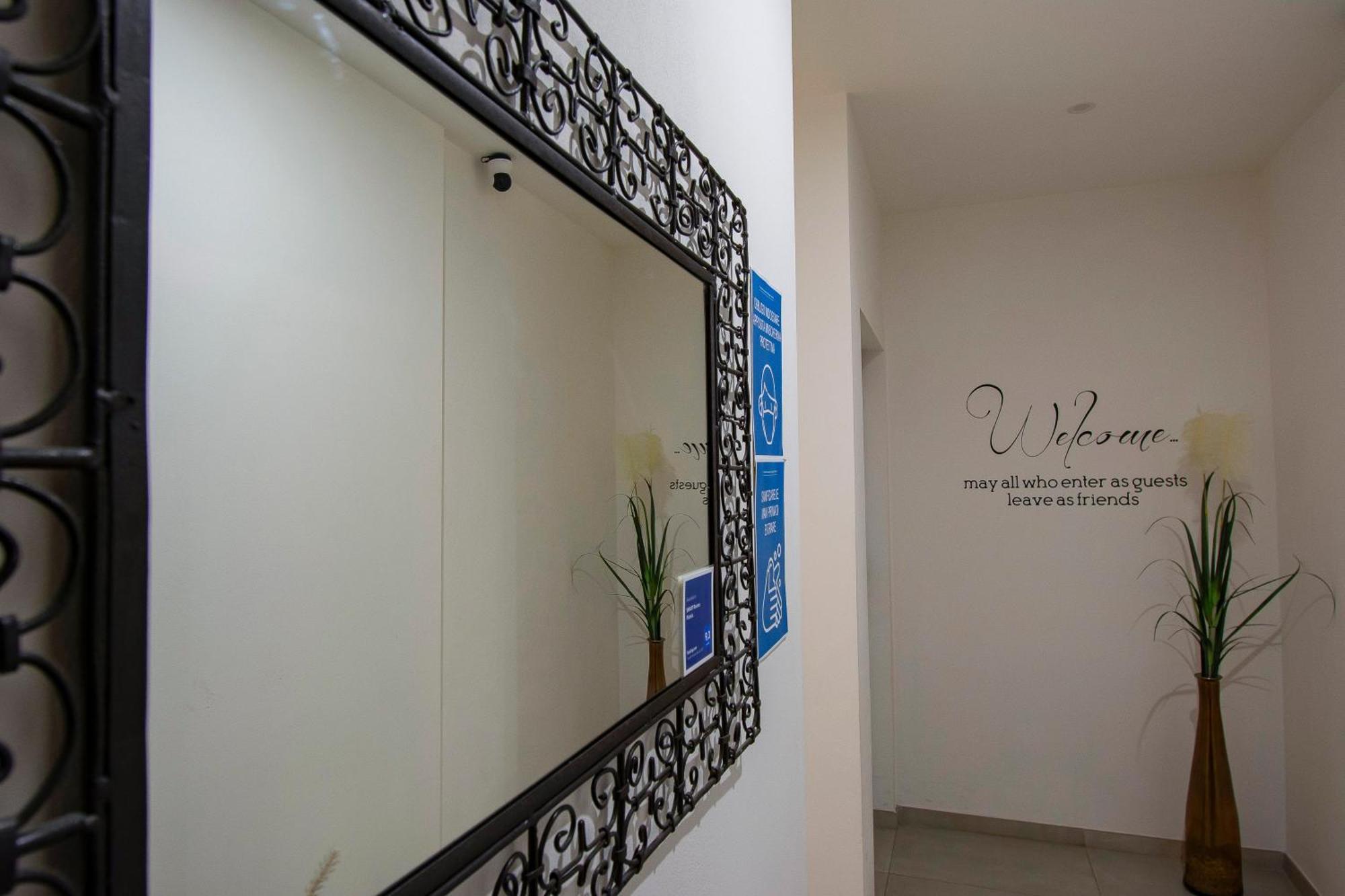 Smart Rooms بستويا المظهر الخارجي الصورة